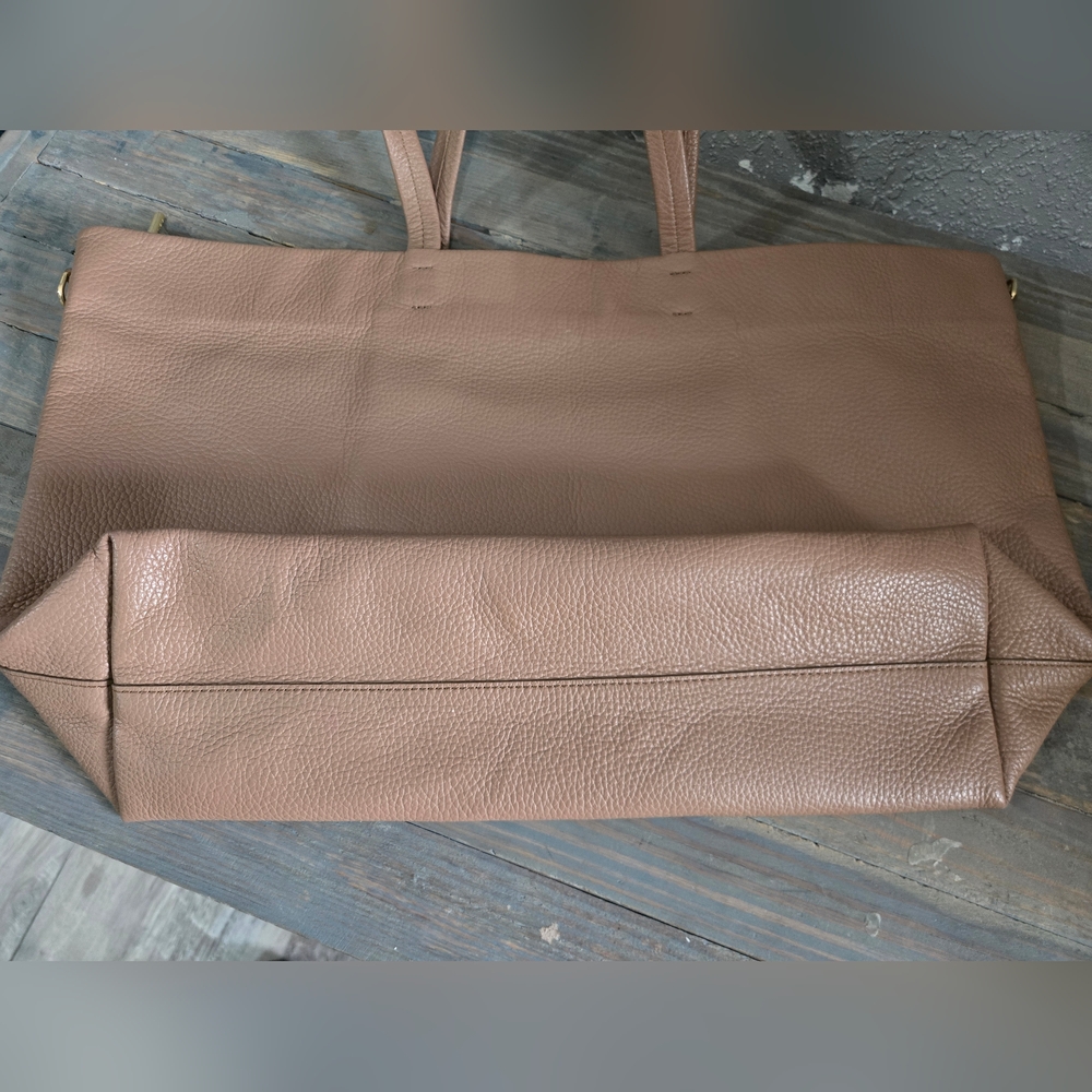 Cuyana Classic Easy Zipper Tote - Picture 3 of 8
